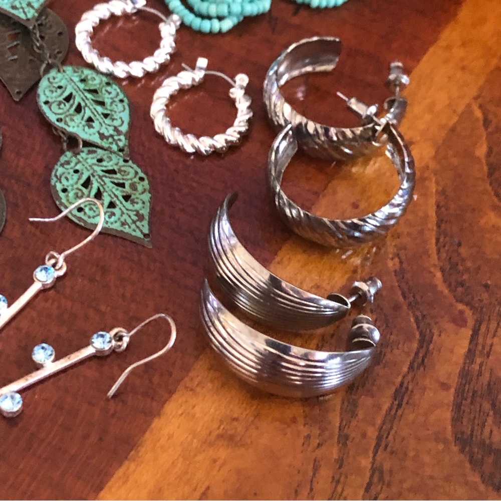 Lot of silver and blue tone pierced earring lot - Picture 6 of 7